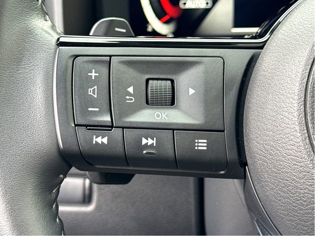 Used 2024 Nissan Rogue SL w/ SL Premium Package image 15