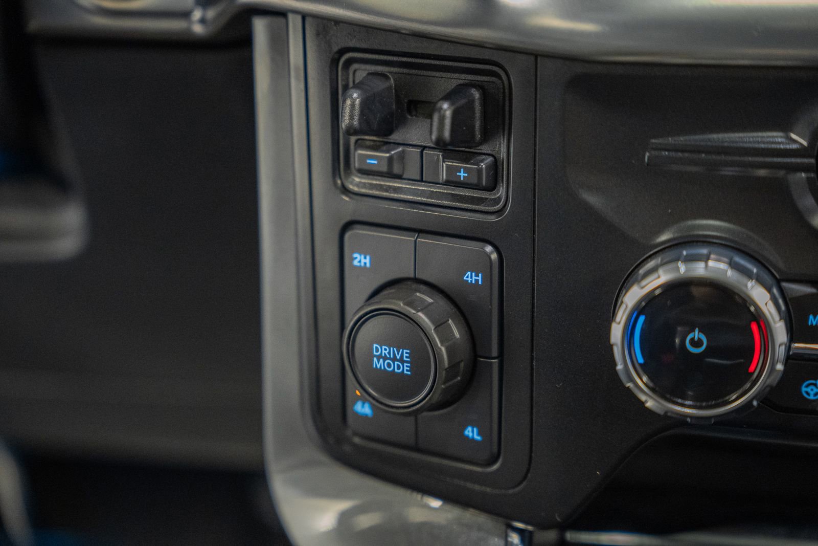 Certified 2023 Ford F150 Lariat w/ Equipment Group 502A High image 36