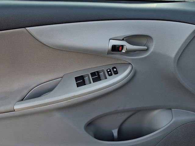 Used 2013 Toyota Corolla LE FWD image 13