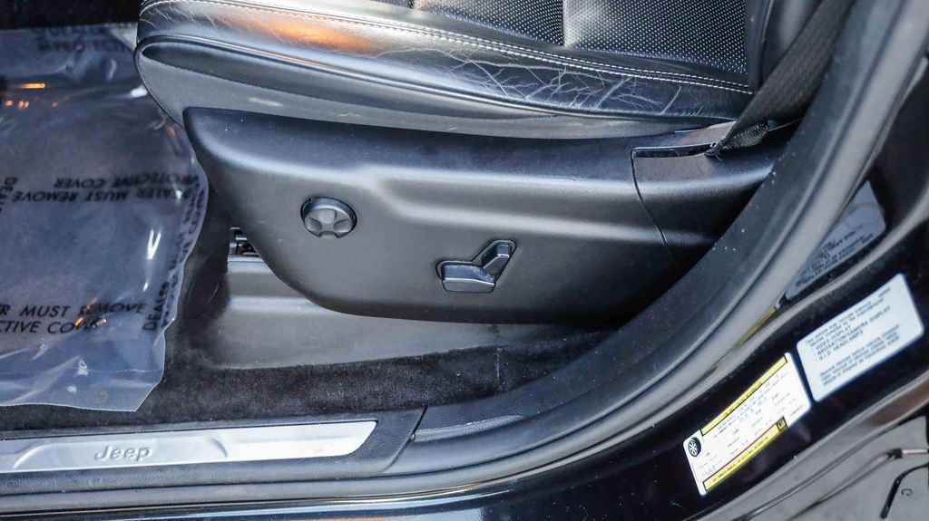 Used 2015 Jeep Grand Cherokee Overland image 26