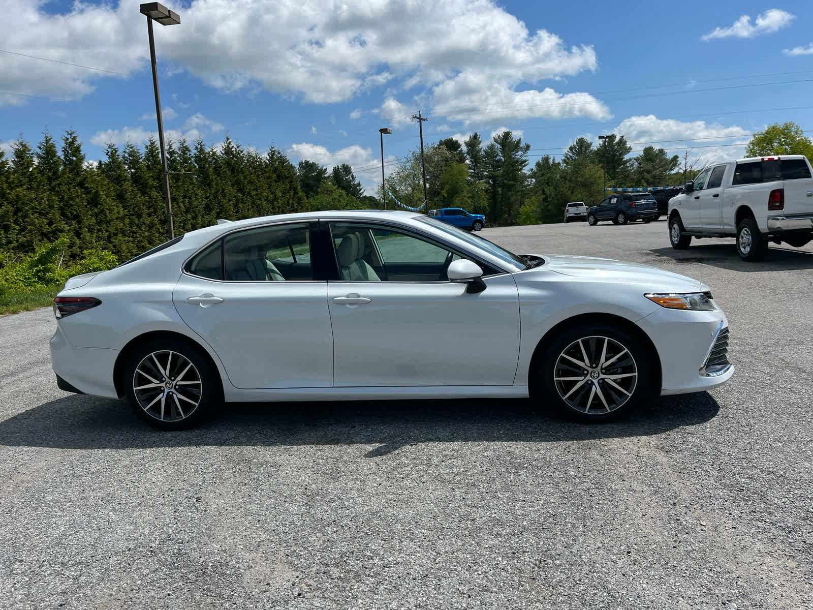 Used 2024 Toyota Camry XLE w/ Navigation Package FWD image 2