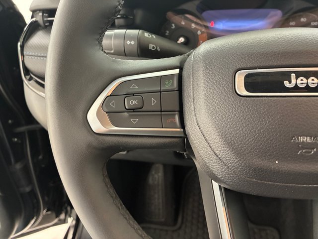 Used 2025 Jeep Compass Latitude w/ Convenience Group AWD/4WD image 23