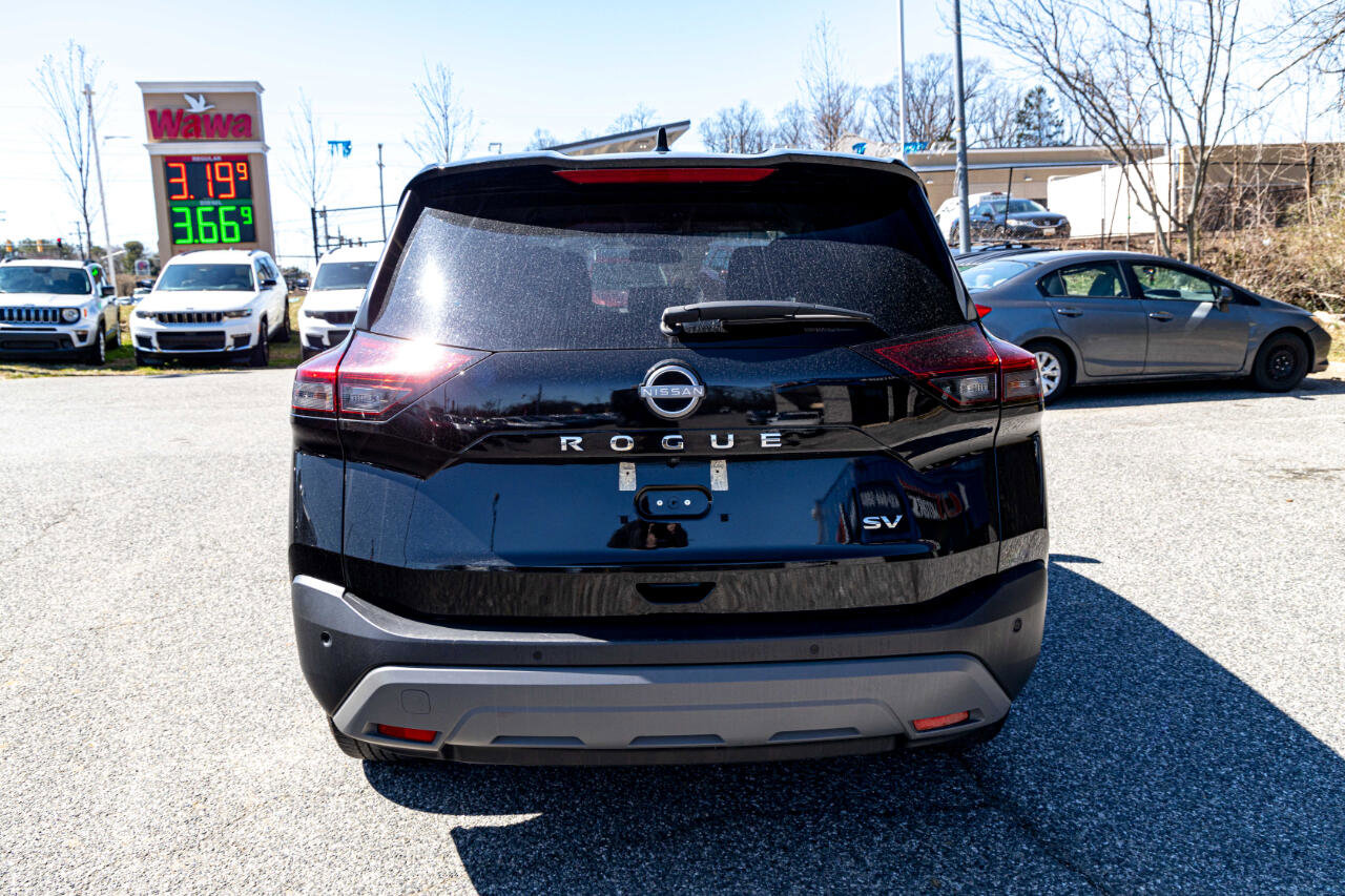 Used 2023 Nissan Rogue SV image 5