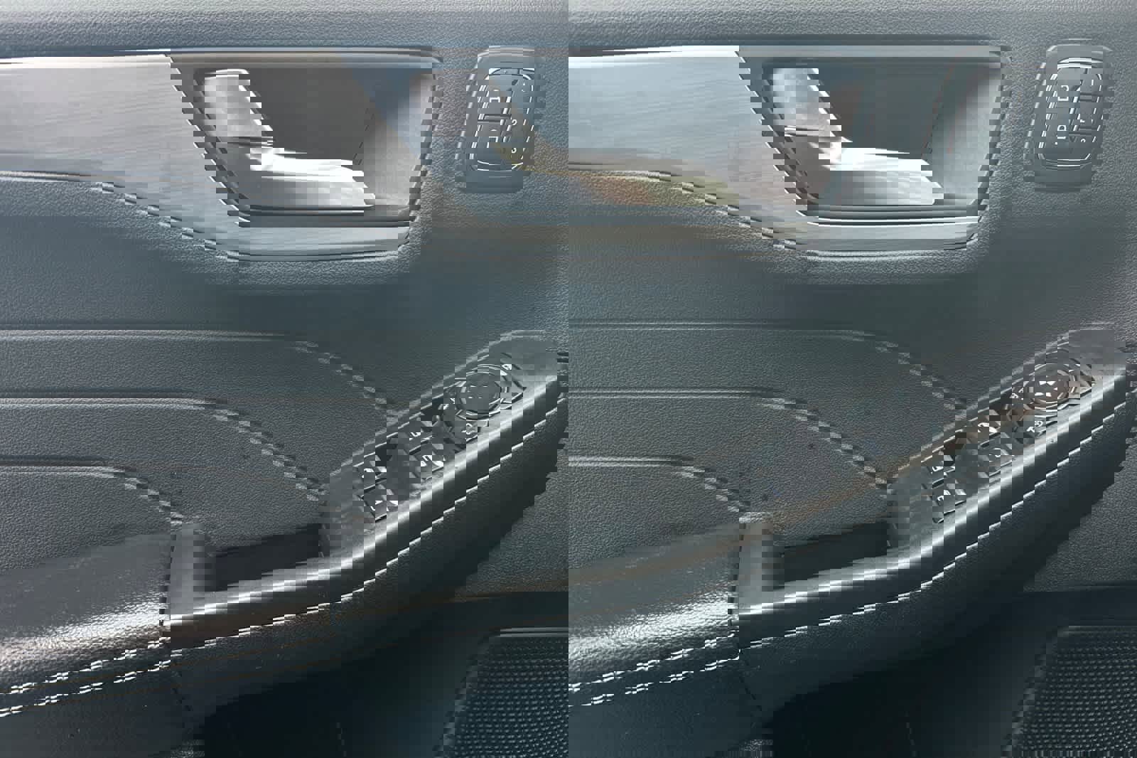 Certified 2025 Ford Escape Platinum image 12