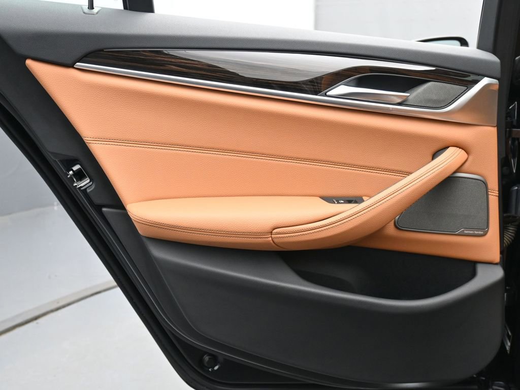 Used 2023 BMW 540i xDrive w/ M Sport Package image 20