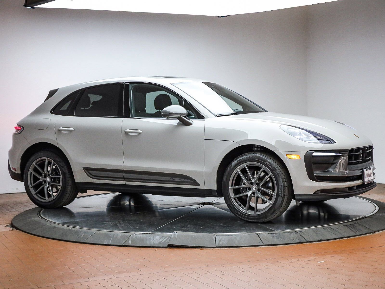 Certified 2025 Porsche Macan Turbo image 30