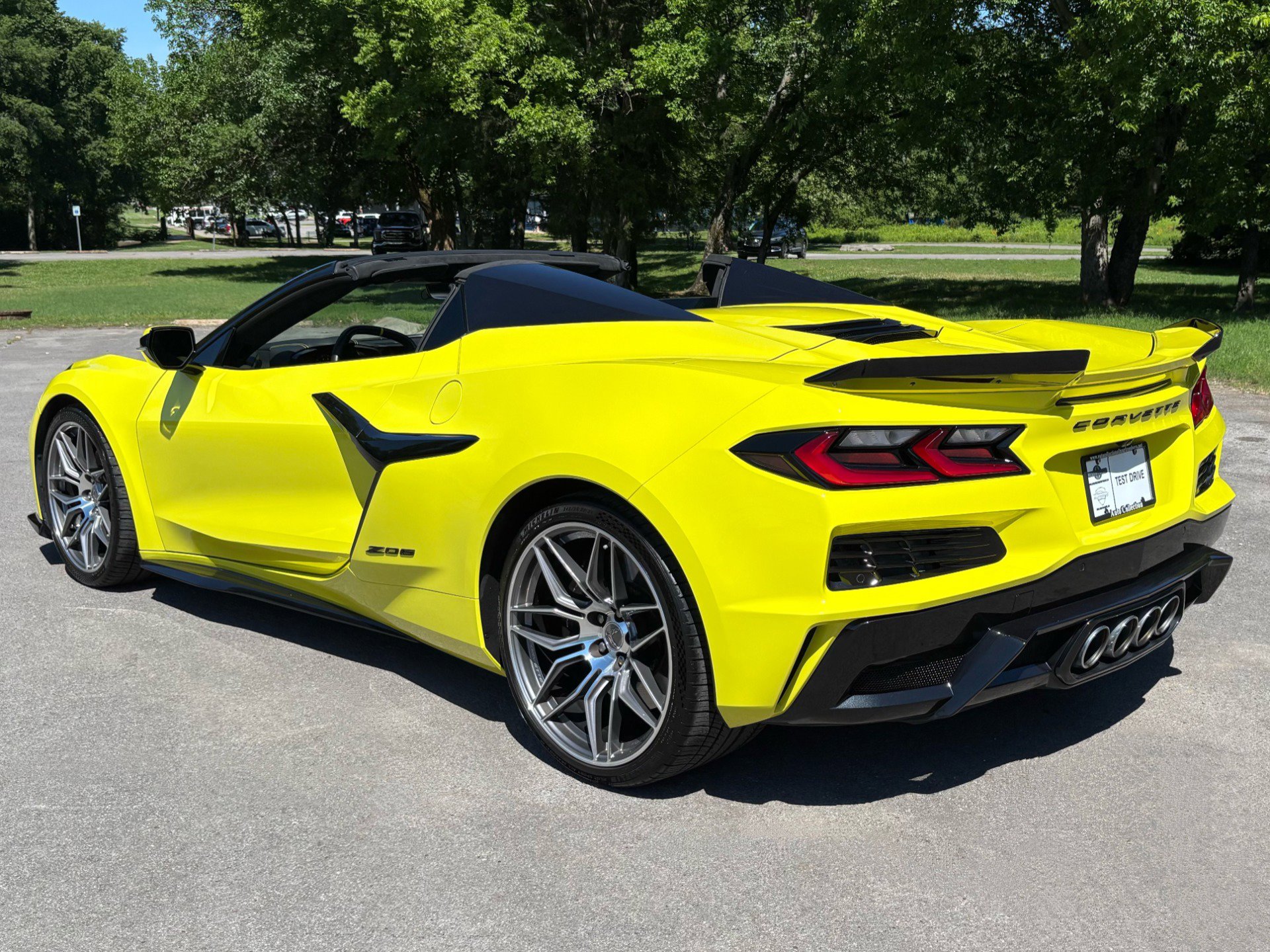 Used 2024 Chevrolet Corvette Z06 RWD image 15