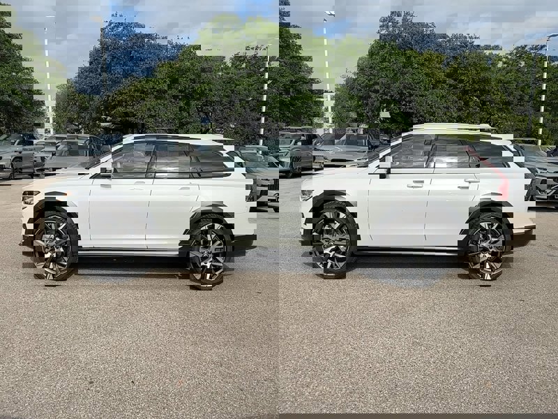 New 2025 Volvo V90 B6 Cross Country Ultra w/ Protection Package Premier image 3