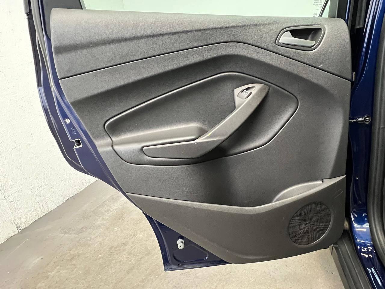 Used 2016 Ford C-MAX SE w/ Cargo Management Package image 9