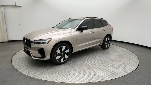 Used 2025 Volvo XC60 T8 Plus w/ Protection Package Premier AWD/4WD image 4