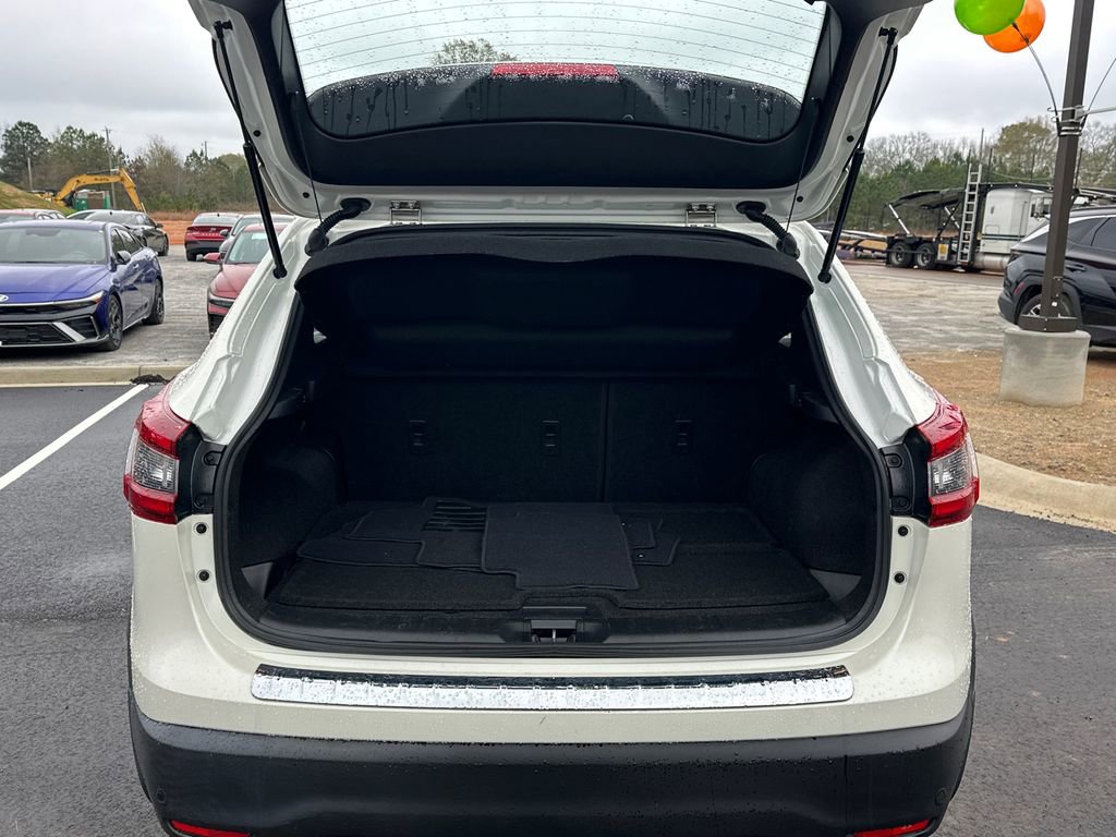 Used 2021 Nissan Rogue Sport SV image 18