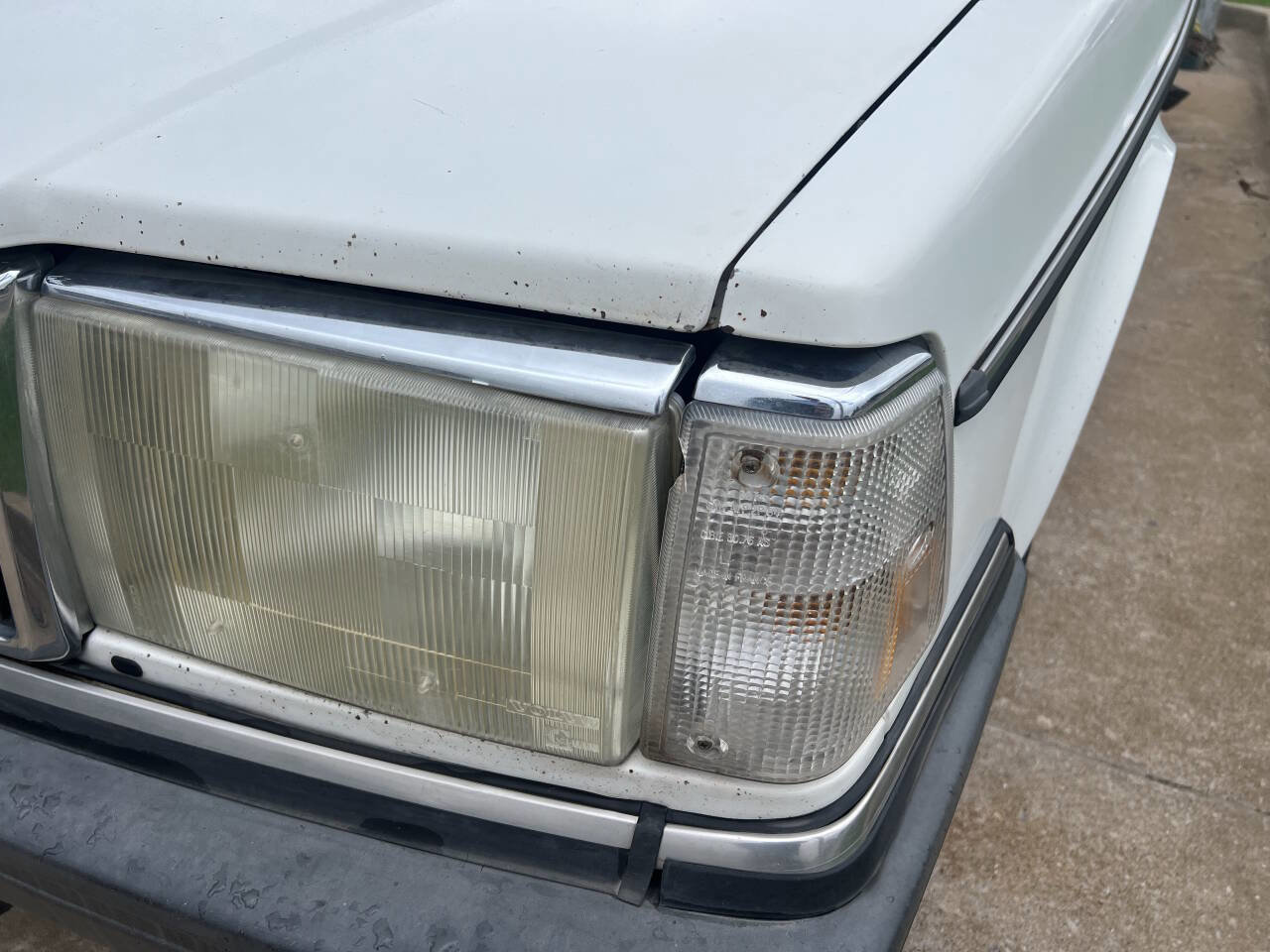 Used 1991 Volvo 240 Sedan RWD image 5