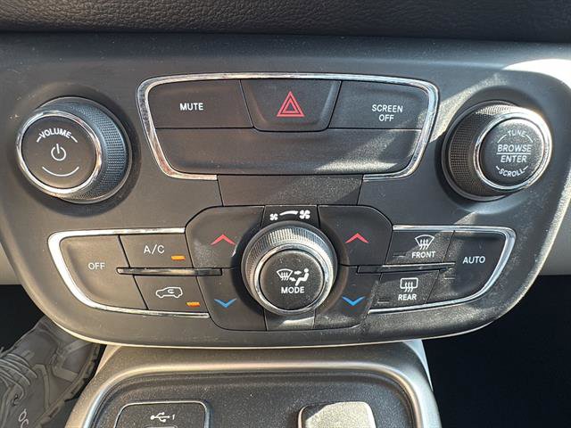 Used 2019 Jeep Compass Latitude w/ Popular Equipment Group FWD image 21