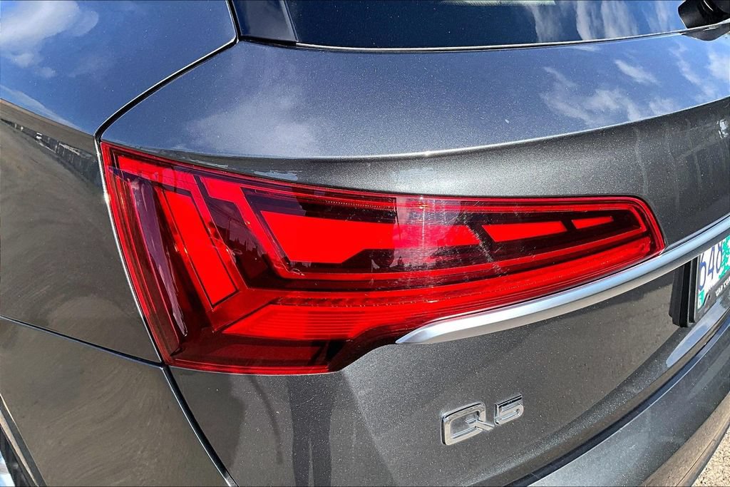 Used 2021 Audi Q5 e Premium Plus w/ Premium Plus Package AWD/4WD image 28