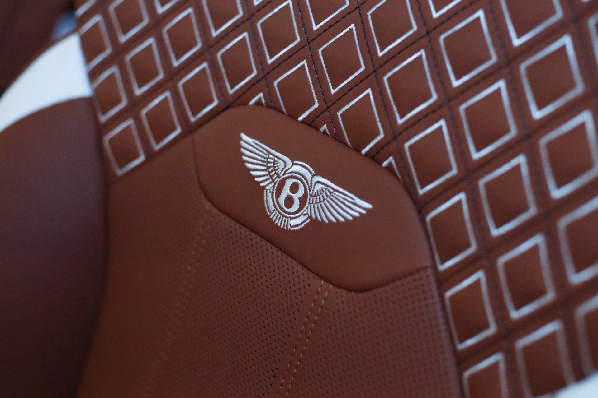 New 2025 Bentley Bentayga image 47