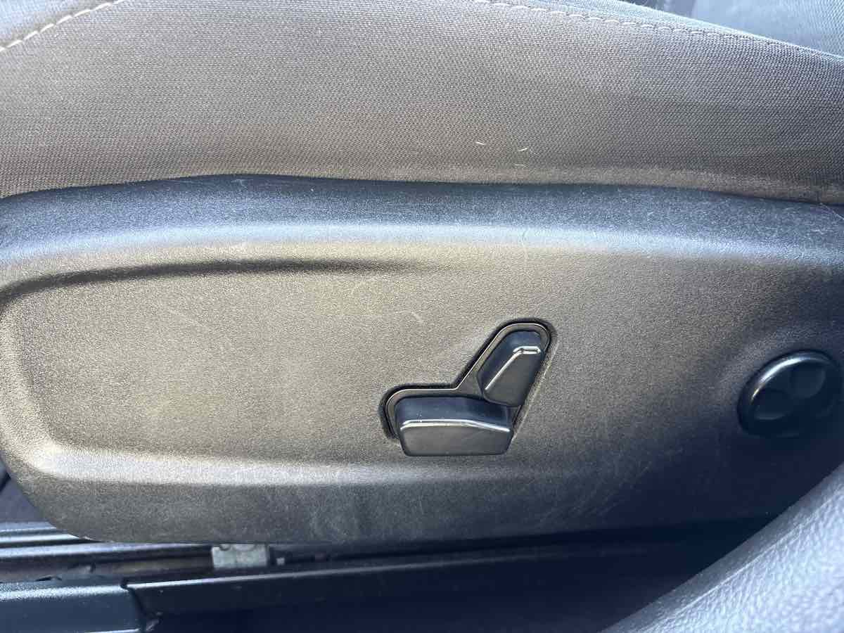 Used 2016 Dodge Charger SXT image 9