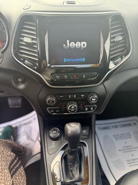 Used 2019 Jeep Cherokee Latitude w/ Popular Appearance Group image 18