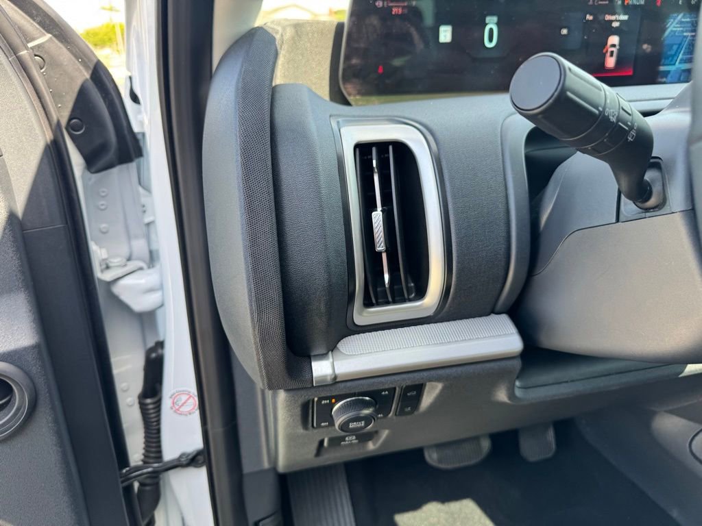Used 2025 Ford Expedition Active AWD/4WD image 21