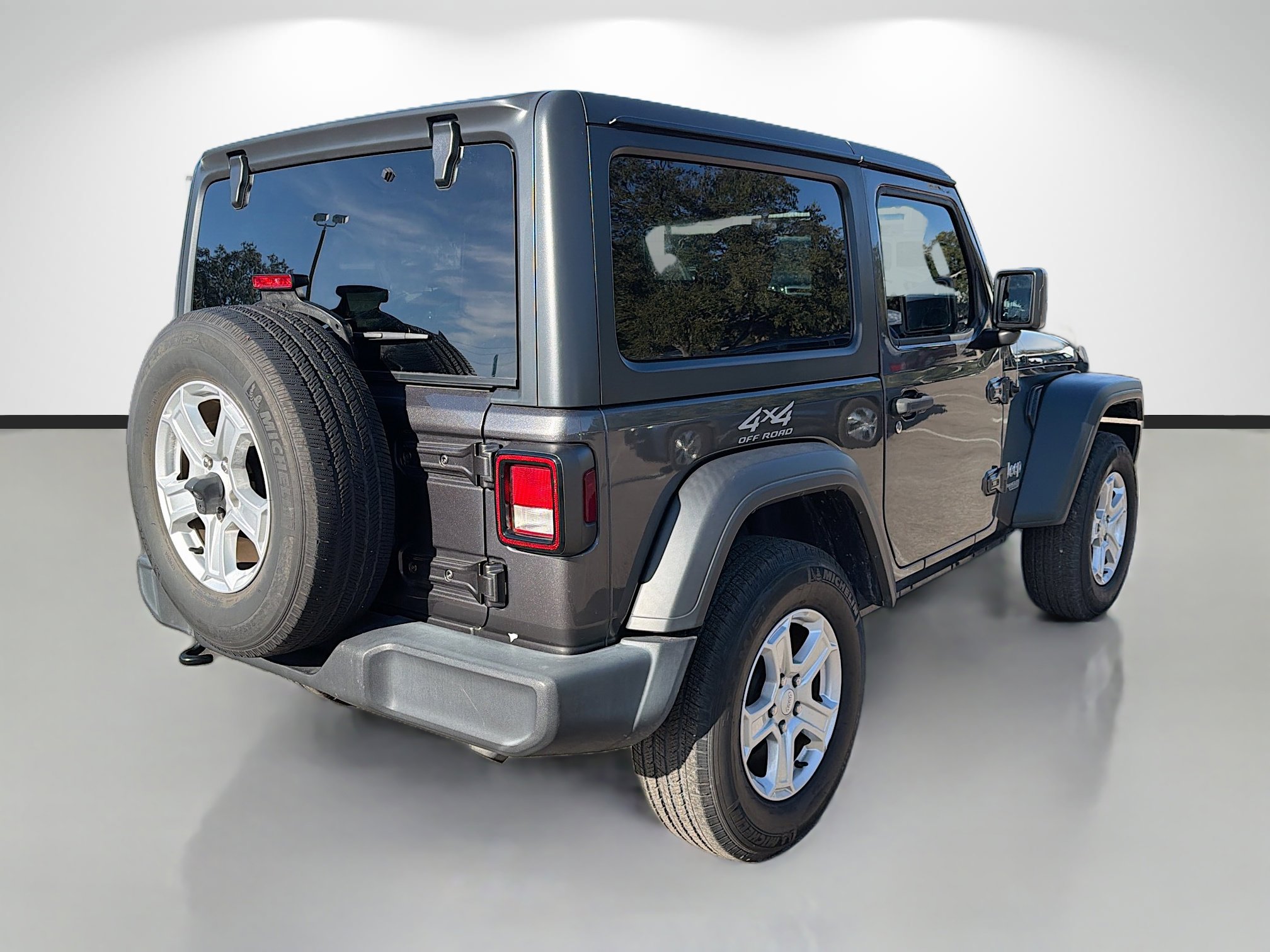 Used 2019 Jeep Wrangler Sport image 3