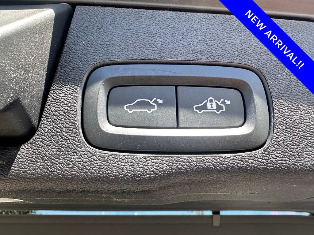 Used 2024 Volvo XC60 T8 Plus AWD/4WD image 11