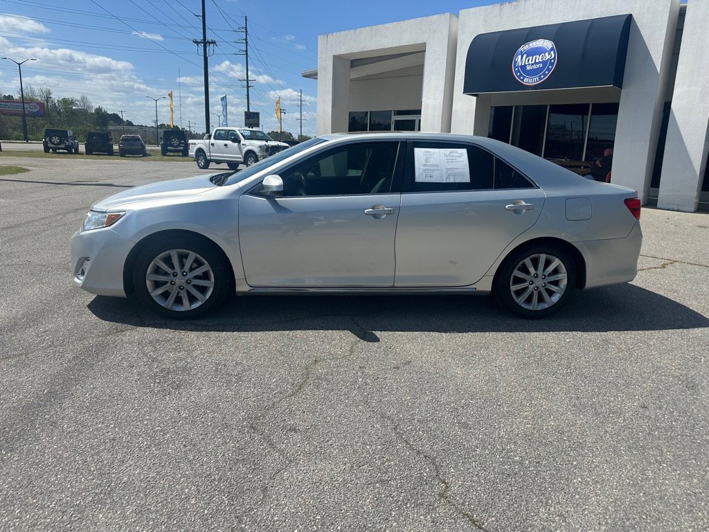 Used 2013 Toyota Camry XLE w/ Preferred Accessory Pkg FWD image 2