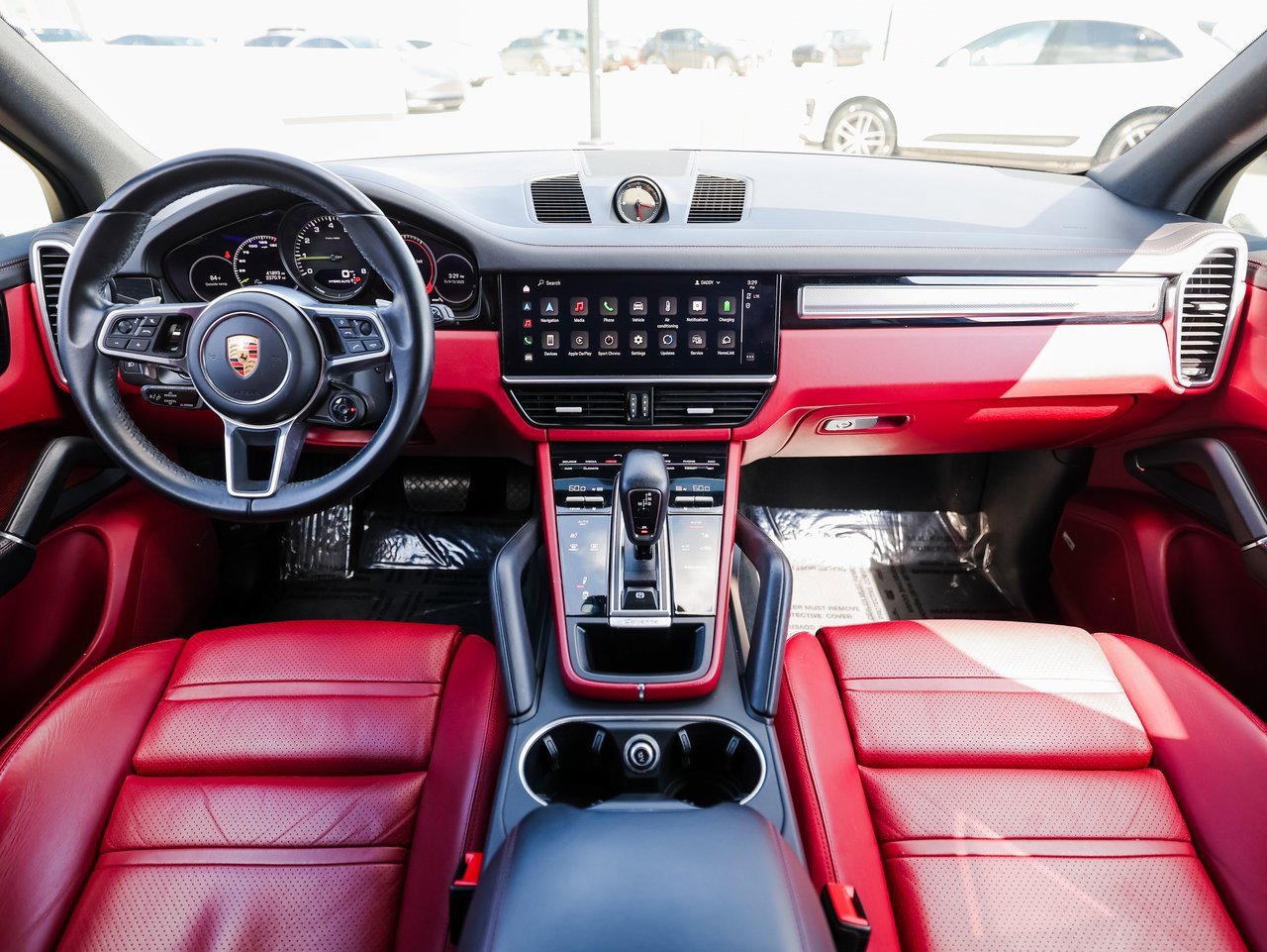 Certified 2022 Porsche Cayenne Platinum Edition image 24