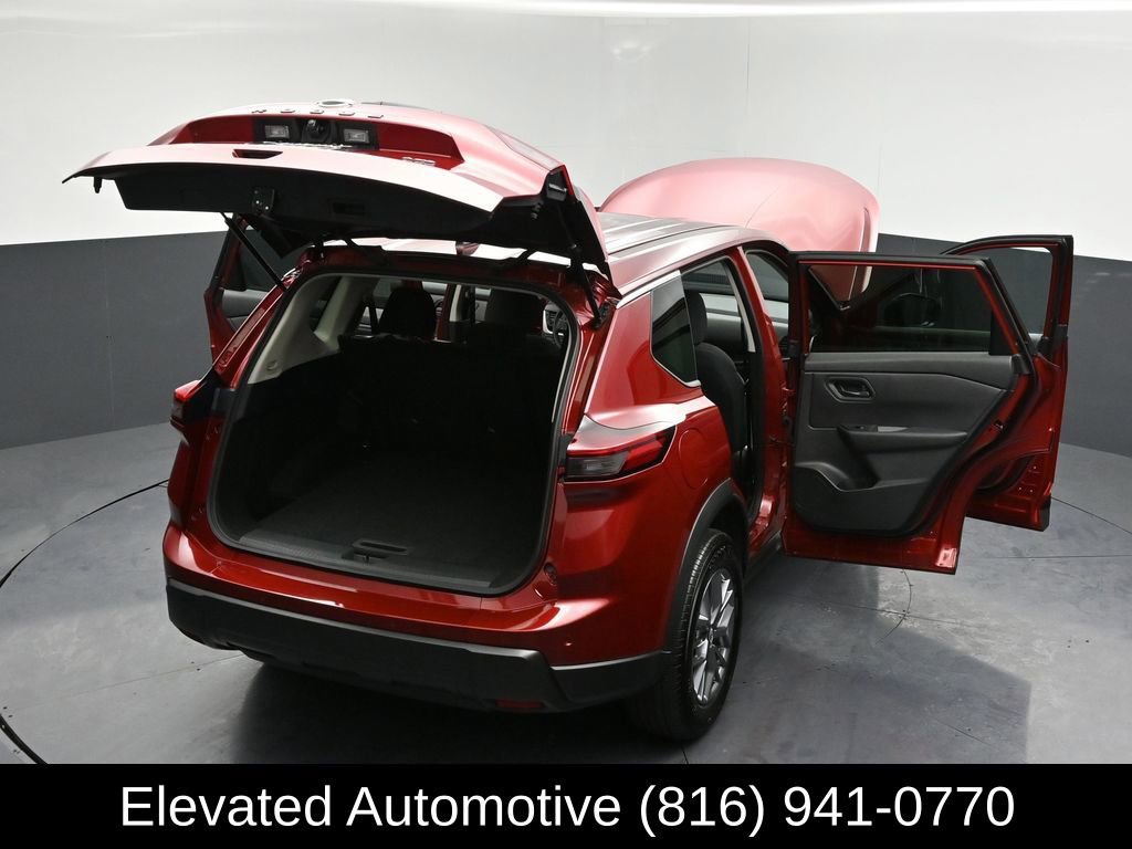 Used 2025 Nissan Rogue S image 33