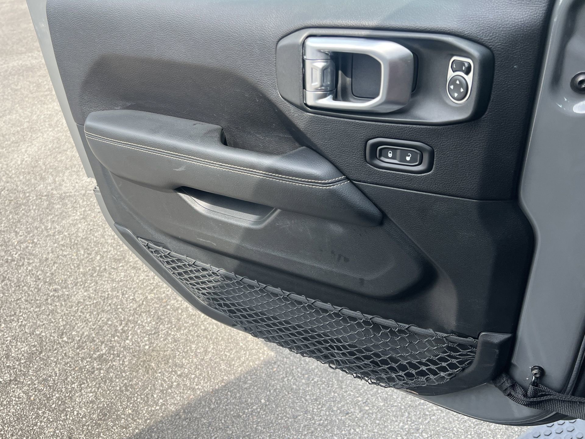 Used 2019 Jeep Wrangler Unlimited Sahara w/ Cold Weather Group image 14