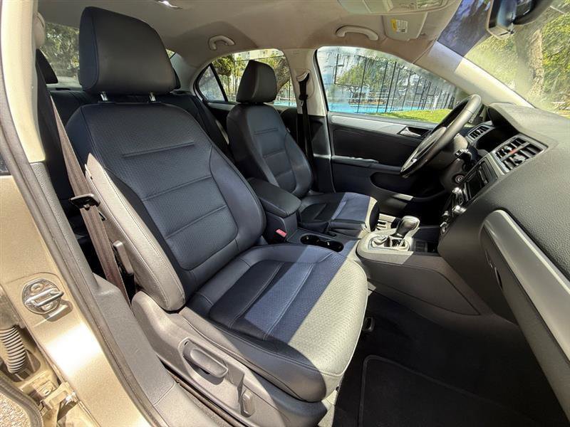 Used 2013 Volkswagen Jetta SE FWD image 17