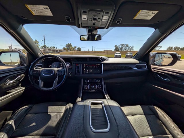 Used 2022 GMC Yukon XL Denali AWD/4WD image 11