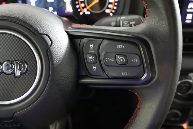 Used 2024 Jeep Gladiator Rubicon AWD/4WD image 9