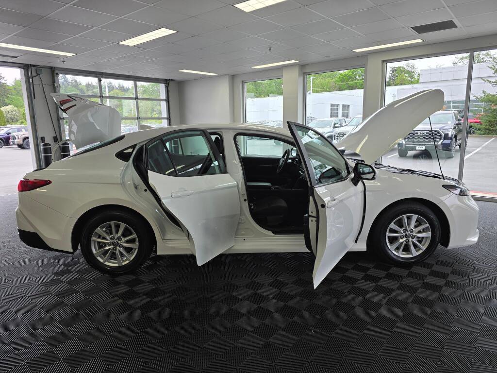 Used 2025 Toyota Camry LE FWD image 17