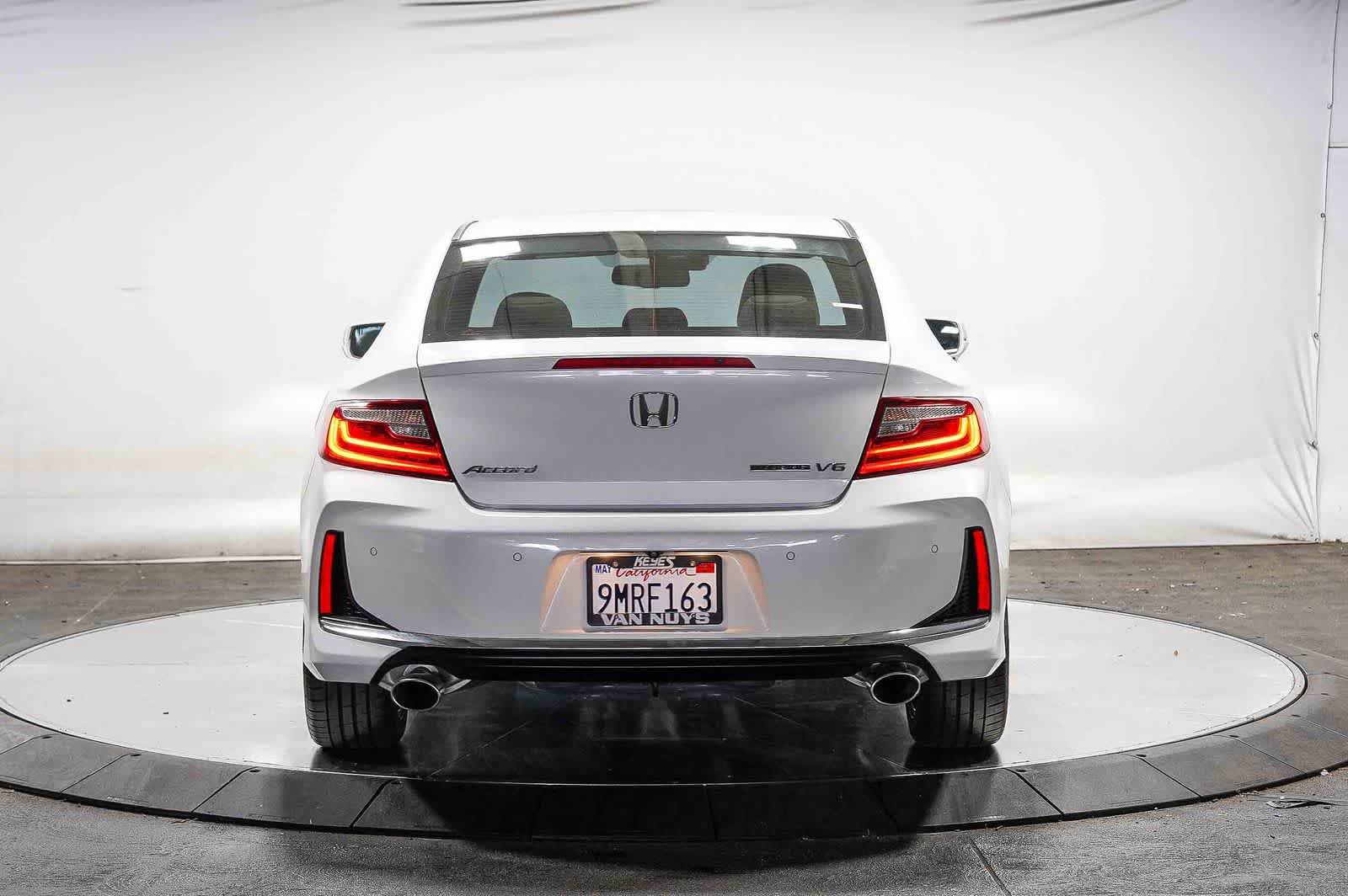 Used 2017 Honda Accord Touring image 3
