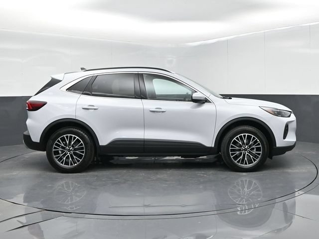 New 2025 Ford Escape SE w/ PHEV Premium Package FWD image 9