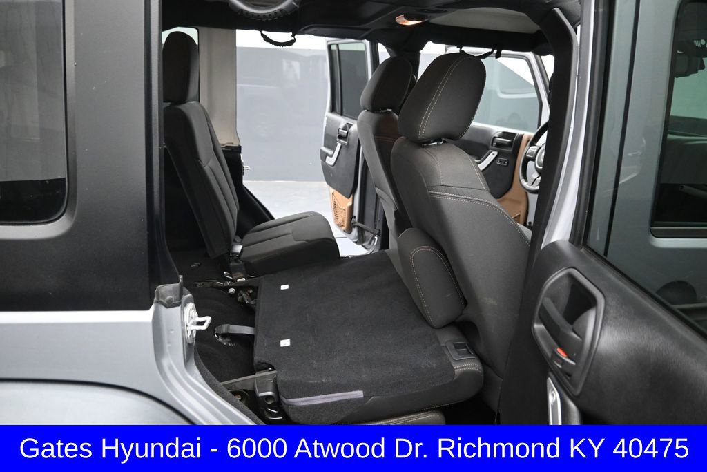 Used 2015 Jeep Wrangler Unlimited Rubicon w/ Max Tow Package AWD/4WD image 20