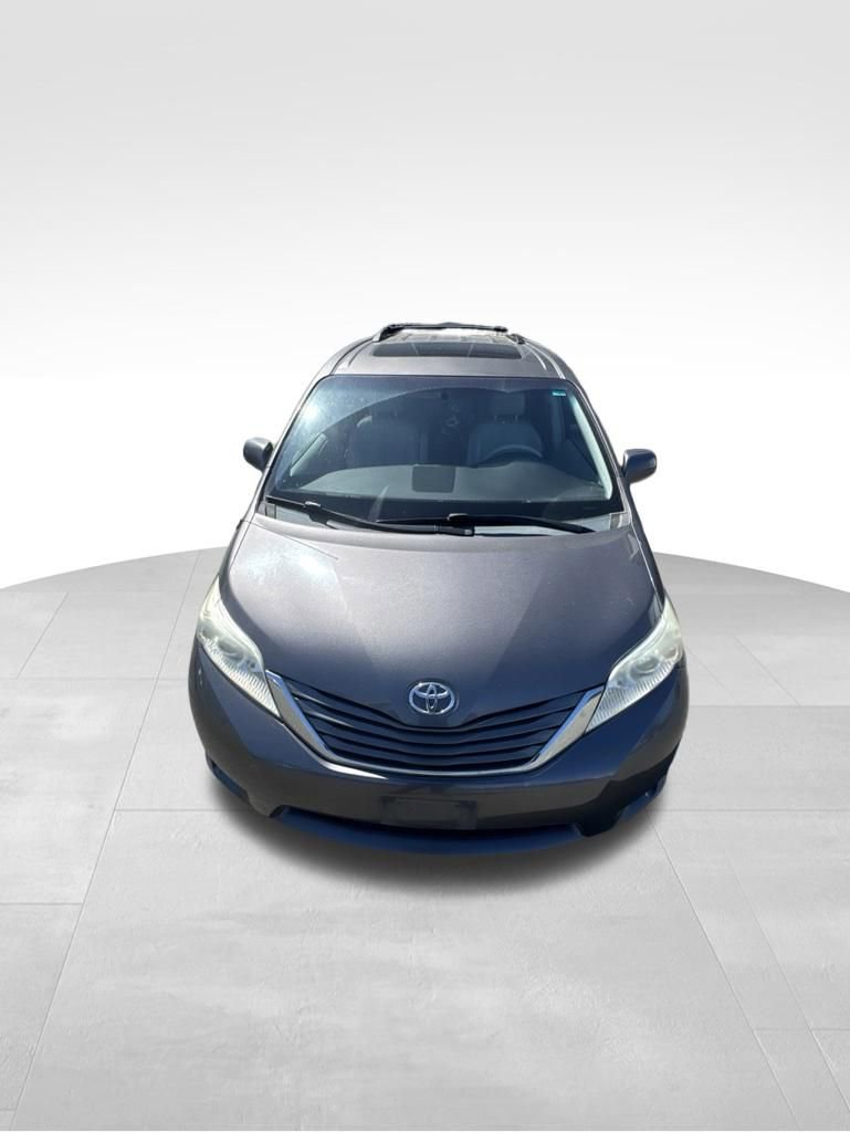 Used 2011 Toyota Sienna XLE w/ Entertainment Pkg FWD image 10