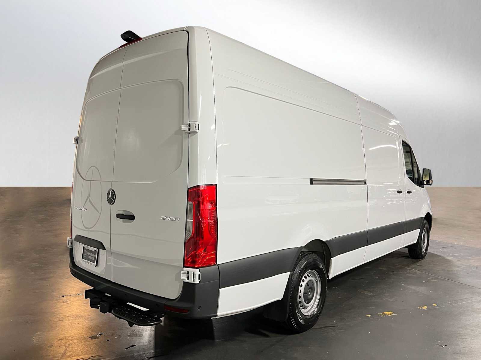 Used 2025 Mercedes-Benz Sprinter 2500 image 3