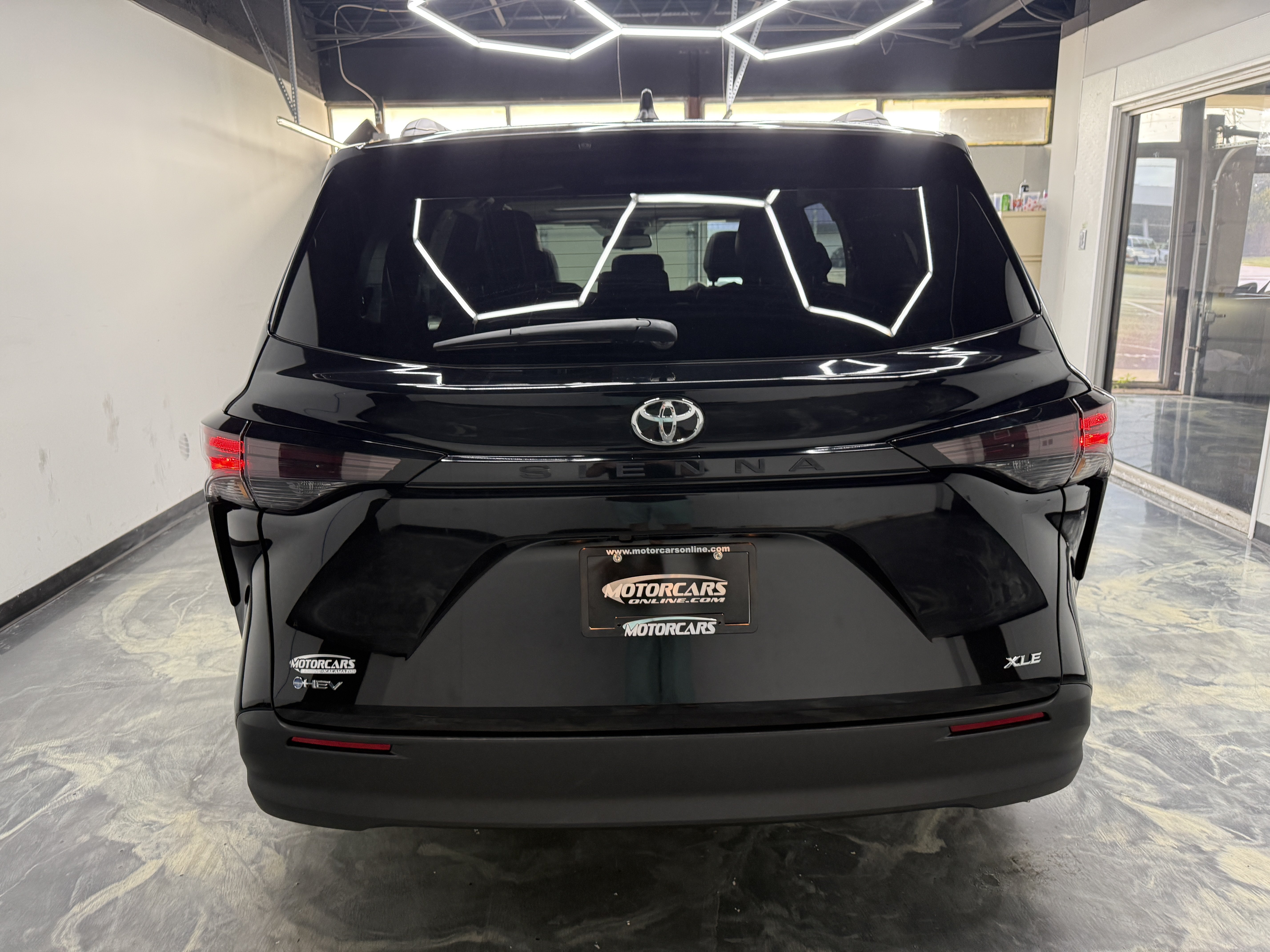 Used 2026 Toyota Sienna XLE FWD image 4