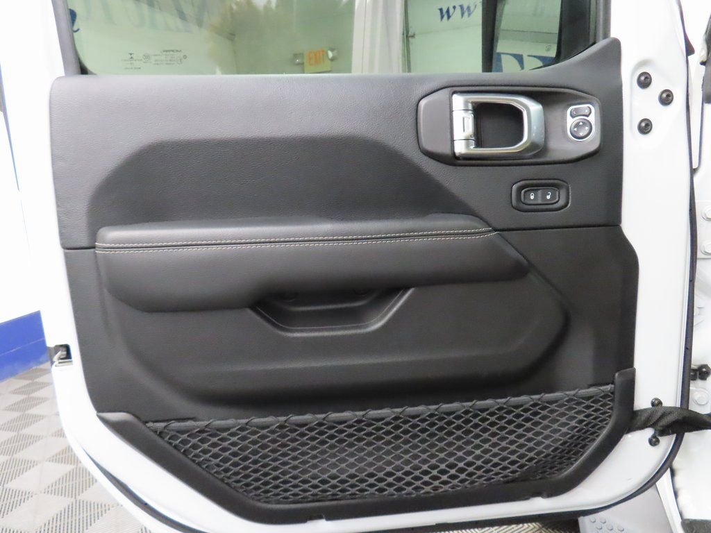 Used 2018 Jeep Wrangler Unlimited Sahara w/ Cold Weather Group image 44