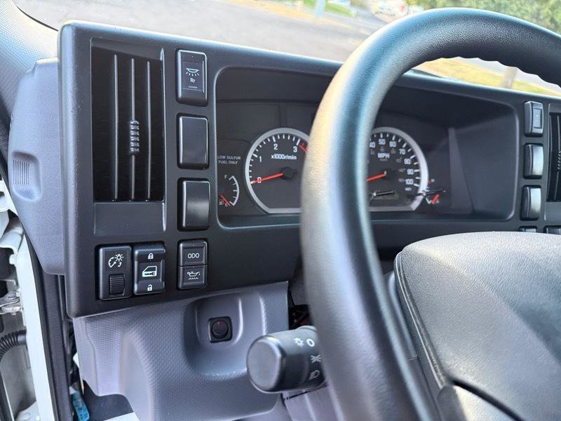 Used 2023 Isuzu NPR RWD image 27