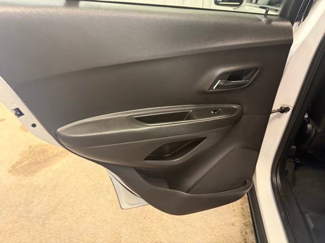 Used 2018 Chevrolet Trax LT w/ LT Convenience Package image 20