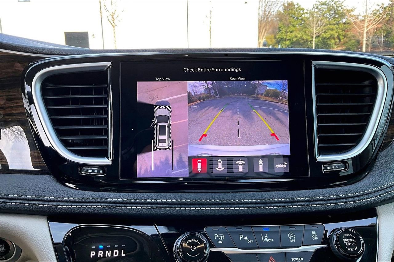 Certified 2022 Chrysler Pacifica Limited image 14