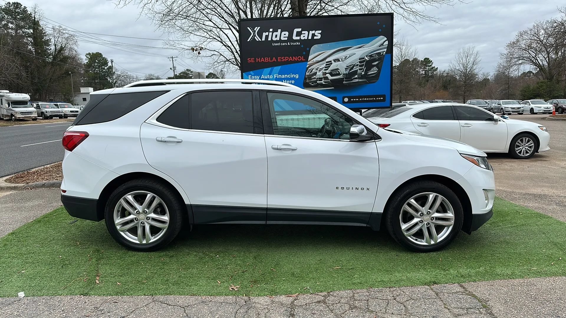 Used 2018 Chevrolet Equinox Premier FWD image 9