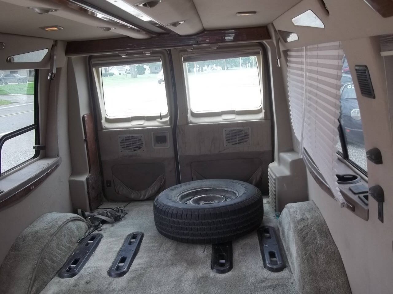 Used 2001 Ford E-150 and Econoline 150 RWD image 14