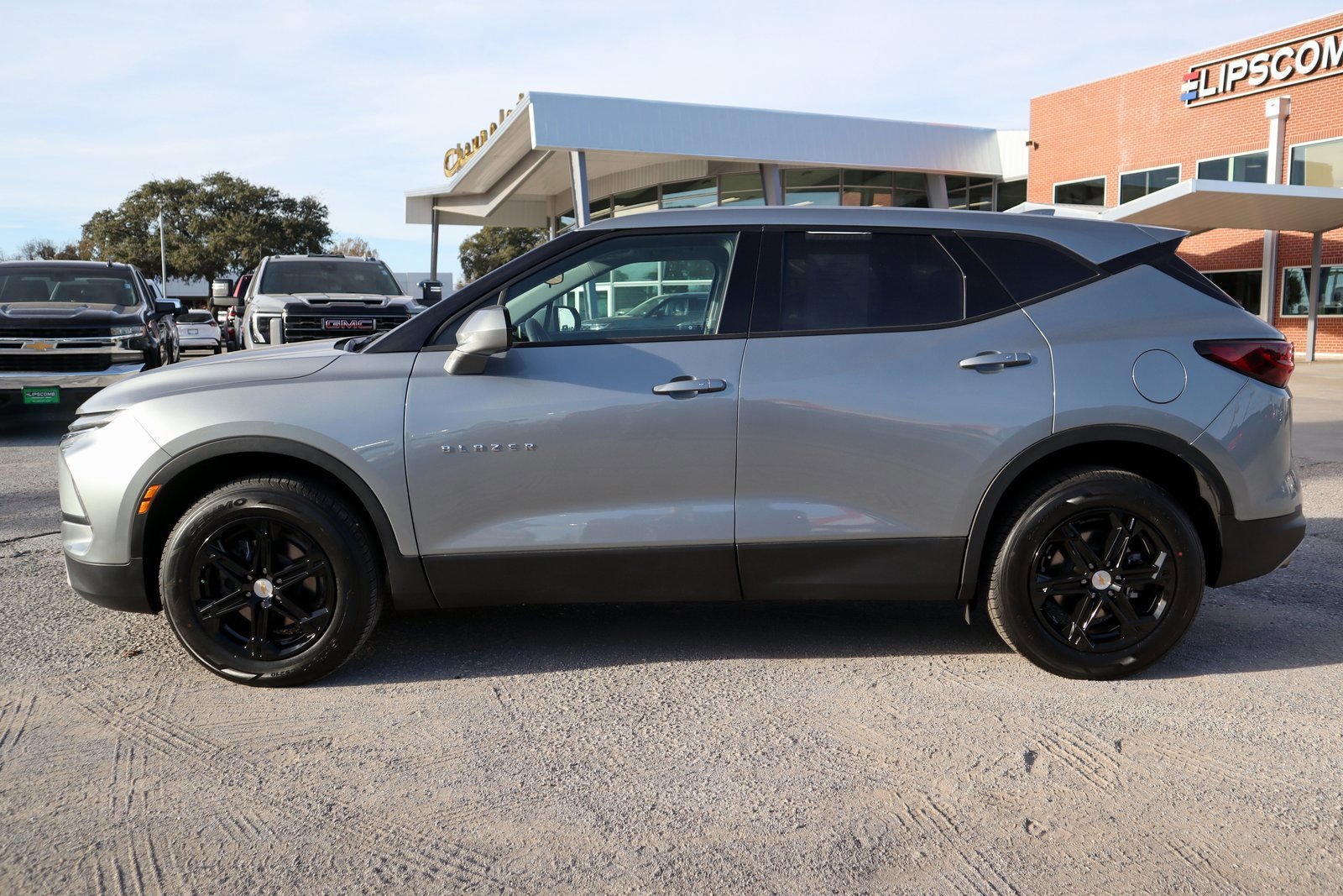 Used 2025 Chevrolet Blazer LT image 2