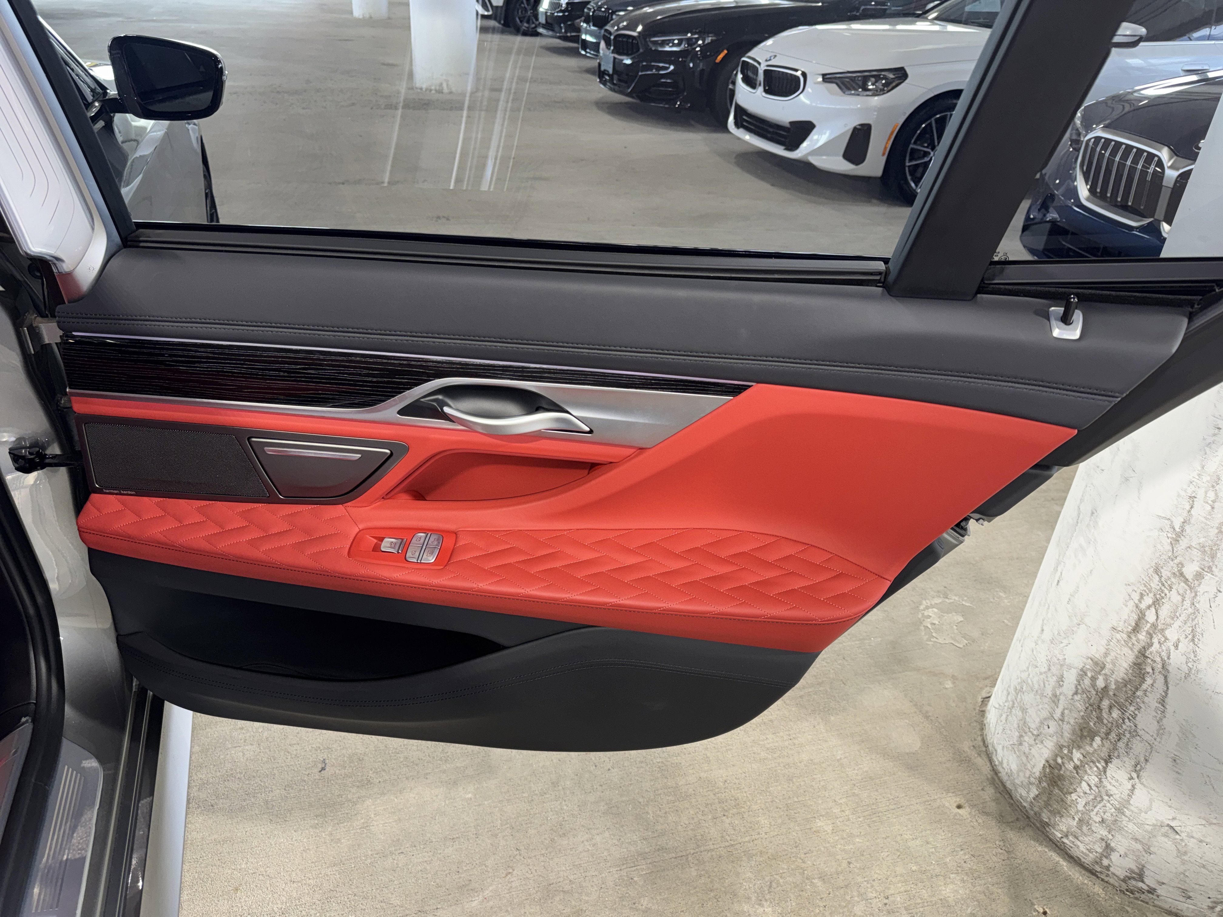 Used 2022 BMW 750i xDrive w/ Executive Package image 11