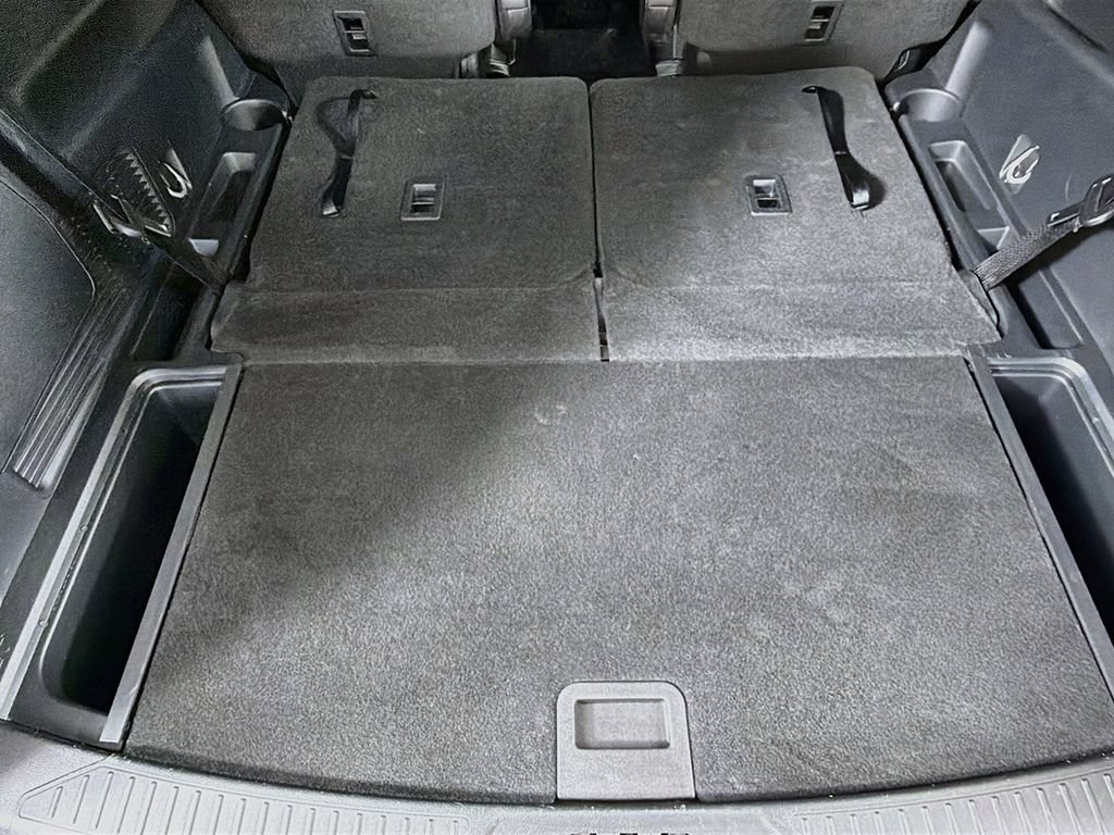 Used 2023 Ford Explorer XLT w/ Equipment Group 202A AWD/4WD image 17
