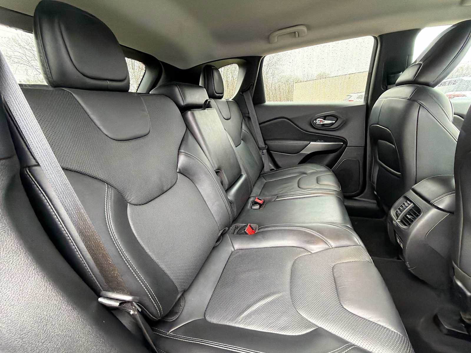 Used 2021 Jeep Cherokee Latitude Lux AWD/4WD image 17