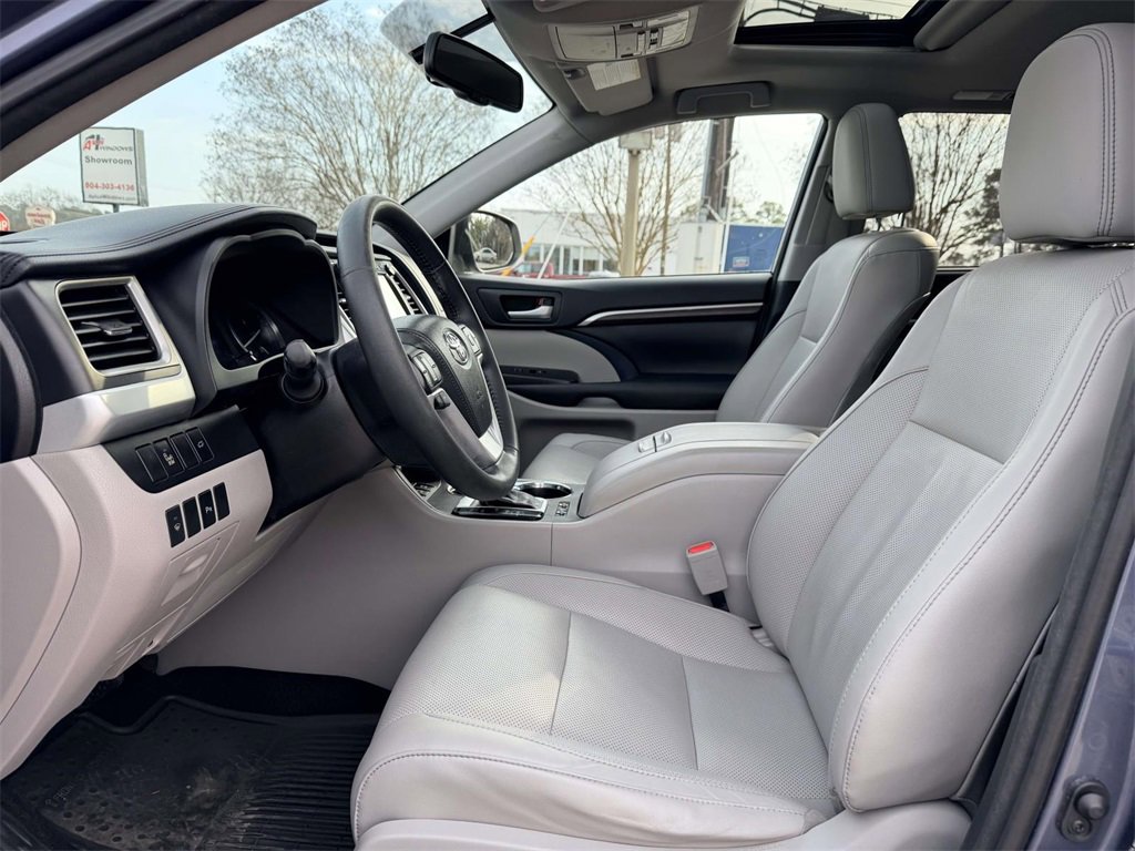 Used 2015 Toyota Highlander Limited image 19