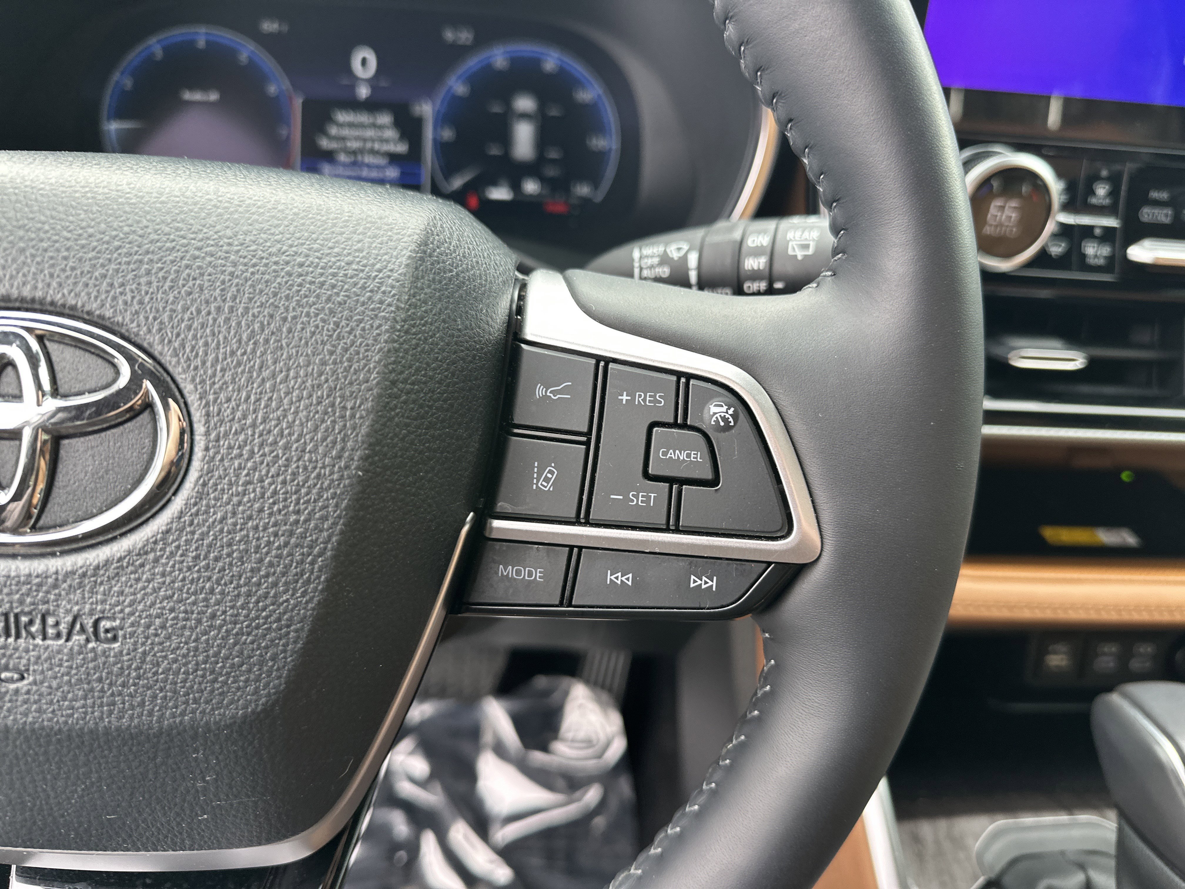 Used 2024 Toyota Highlander Platinum image 20